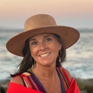 Meet your Posher, Loriann